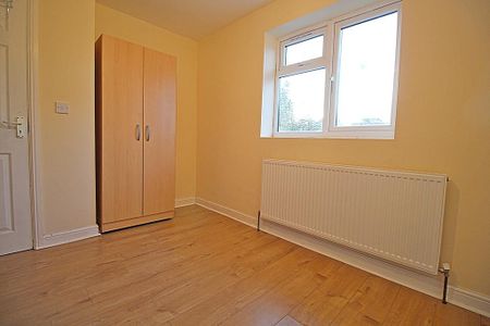 3 bedroom flat to rent - Photo 3