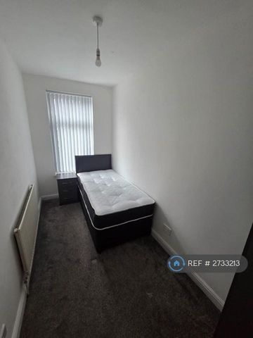 1 bedroom in a house share to rent - Photo 4