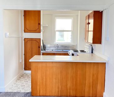 Large Two bedroom Apartment - Photo 6