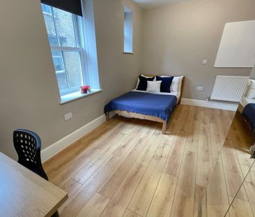 5 bedroom flat to rent - Photo 3