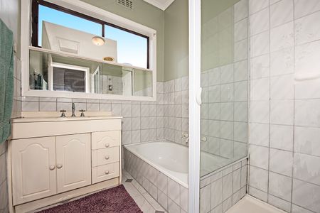 38 Denver Street, Bentleigh East VIC 3165 - House For Rent | Domain - Photo 4