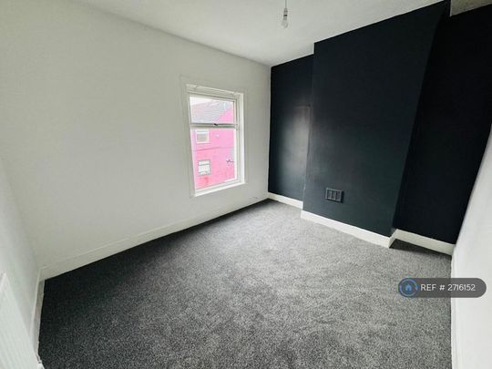 2 bedroom end of terrace house to rent - Photo 1