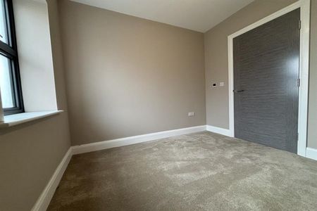 3 Bedroom Apartment To Let - Photo 3