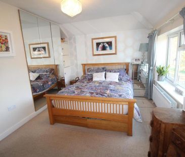 4 bedroom end of terrace house to rent - Photo 5