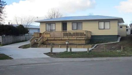 Peaceful Family Living in a Quiet Cul-de-Sac - Photo 3