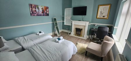 4 Bed - 9 East Grange Drive, City Centre, Leeds - LS10 3EH - Student - Photo 3