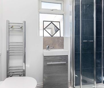 Luxury 7 Double En-Suite Bedrooms in a Shared Property - Photo 5