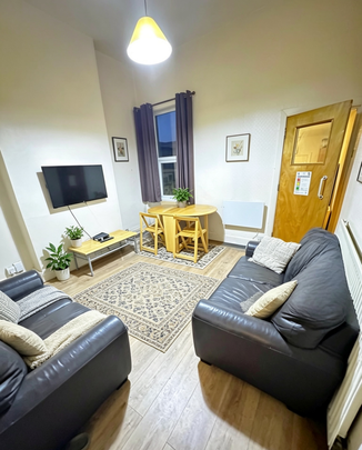 4 bedroom terraced house to rent - Photo 1