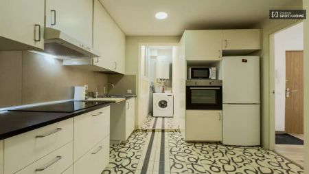 2-bedroom apartment for rent in El Raval, bills included - Photo 2