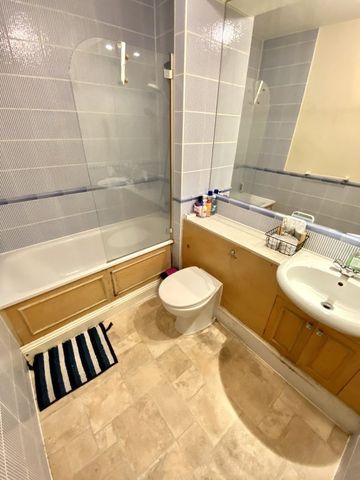 Room in a Shared Flat, Canada Square, E14 - Photo 4