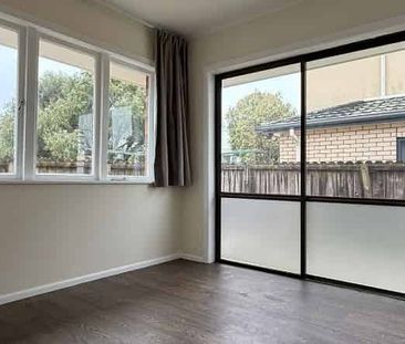 Freshly Updated Family Home – Close to Westfield Manukau & Motorways - Photo 5