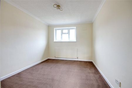 3 bedroom end of terrace house to rent - Photo 3