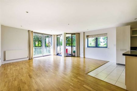 A contemporary style apartment set in the heart of Sevenoaks. - Photo 3