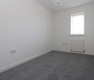 3 bedroom end of terrace house to rent - Photo 3