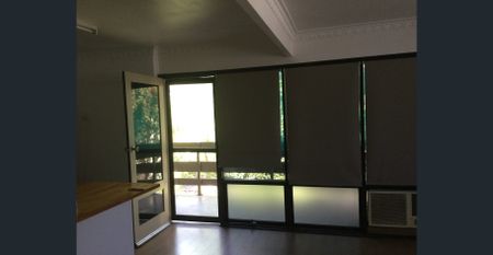 Unit - spacious clean and close to City - Photo 3