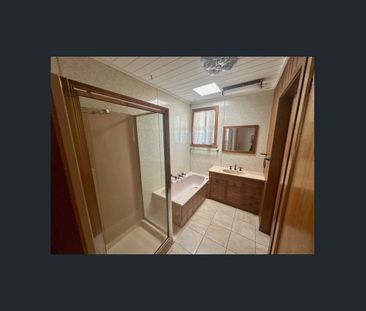 SPACIOUS FAMILY HOME - Photo 6