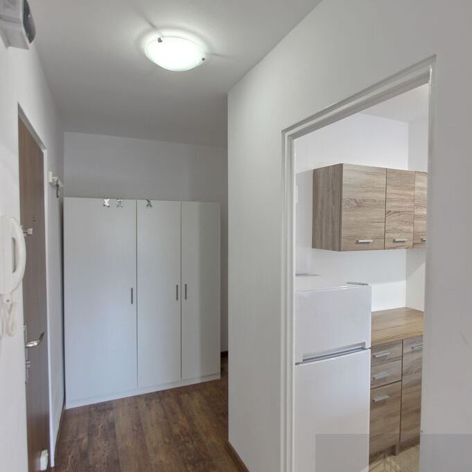 Kompaktowa kawalerka 9 maja Pomorzany - Zdjęcie 1