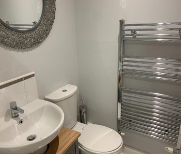 2 bedroom end of terrace house to rent - Photo 5