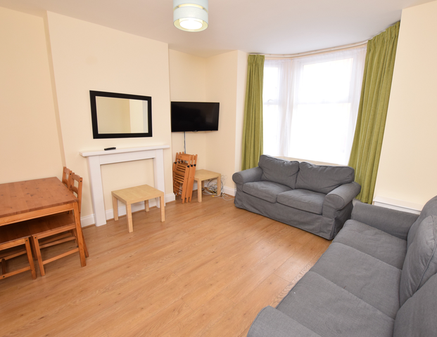Rothesay Avenue Room 1 - Photo 1