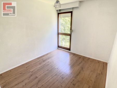 Location Appartement 4 pièces 71m² AVON 77210 - Photo 2