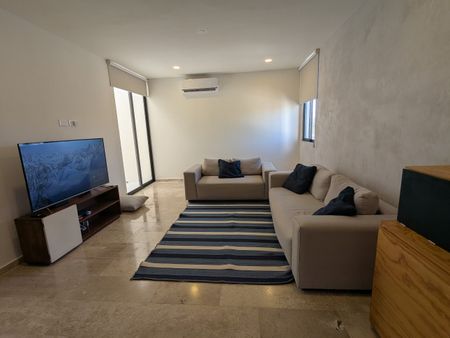 Casa de 4 recámaras, con paneles y piscina. - Photo 4