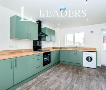 3 bedroom semi-detached house to rent - Photo 5