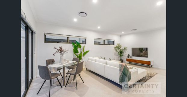 Sleek townhouse with unique modern finishes - Photo 1