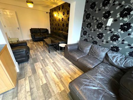 6 bedroom semi-detached house to rent - Photo 4