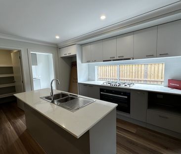 Spacious Four Bedroom Home - Photo 6