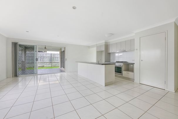 33 Melville Parade, North Lakes QLD 4509 - House For Rent - $650 | Domain - Photo 1