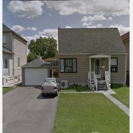 2 story Full House - Photo 3