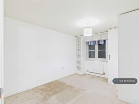 4 bedroom detached house to rent - Photo 3