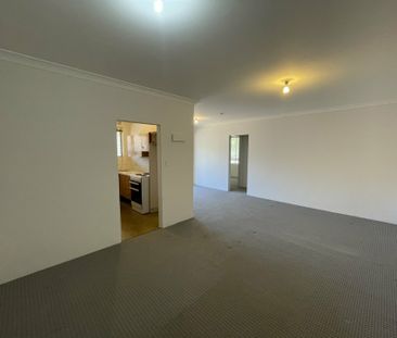 Charming 2-bedroom Unit - Photo 6