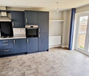 3 bedroom semi-detached house to rent - Photo 6