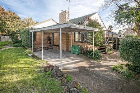 “Modern Open Plan Family Abode” - Photo 2
