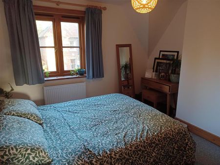 3 bedroom semi-detached house to rent - Photo 5