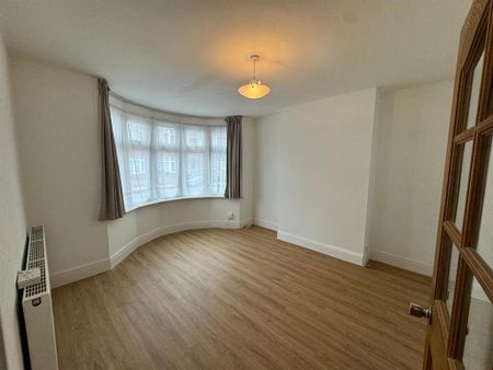 3 bedroom end of terrace house to rent - Photo 3