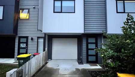 Modern 3-Bedroom Townhouse – Prime Location Ne... - Photo 5