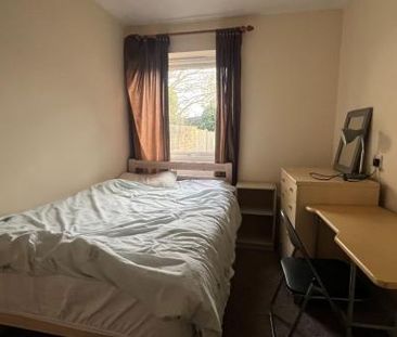 5 Bed Student Home - 61 Kemsing Gardens - Photo 4