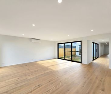 Executive Family Home - Photo 2