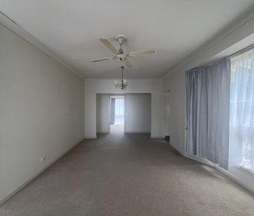 Spacious Single-Level Living in Prime Blackburn Location - Photo 2