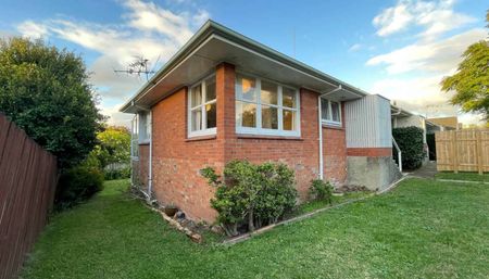 Cozy 2 Bedroom unit, Conveniently located - Photo 4