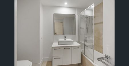 Stylish unit in excellent location - Photo 3
