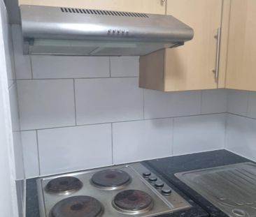 Studio Flat, West India Dock Road, E14 - Photo 3