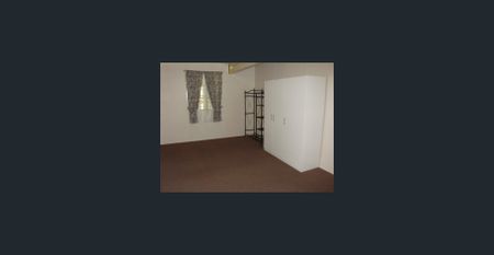 Sandgate beach flat - Photo 4