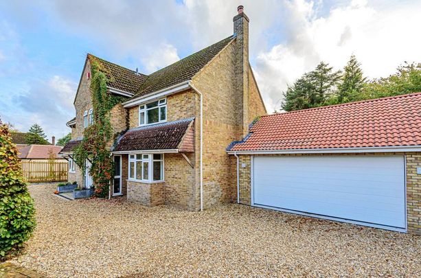 4 bedroom detached house to rent - Photo 1