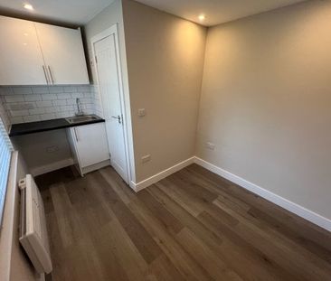 Horley 0 bedroom house share to rent - Photo 2