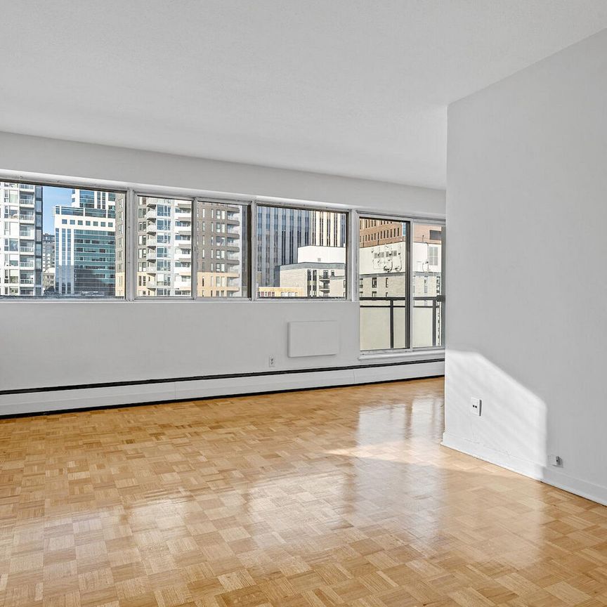 Mid-rise apartment building in Centretown - One-month free rent on 12-month lease! - Photo 1