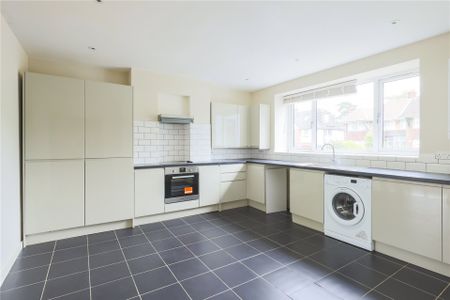 3 Bedroom Property to Rent - Photo 4