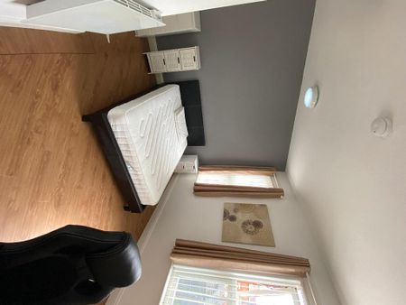 1 bedroom in a house share to rent - Photo 5